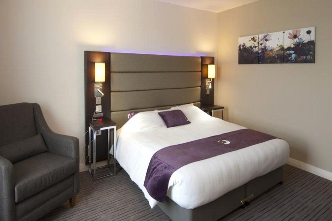 Premier Inn Manchester Cheadle  Extérieur photo