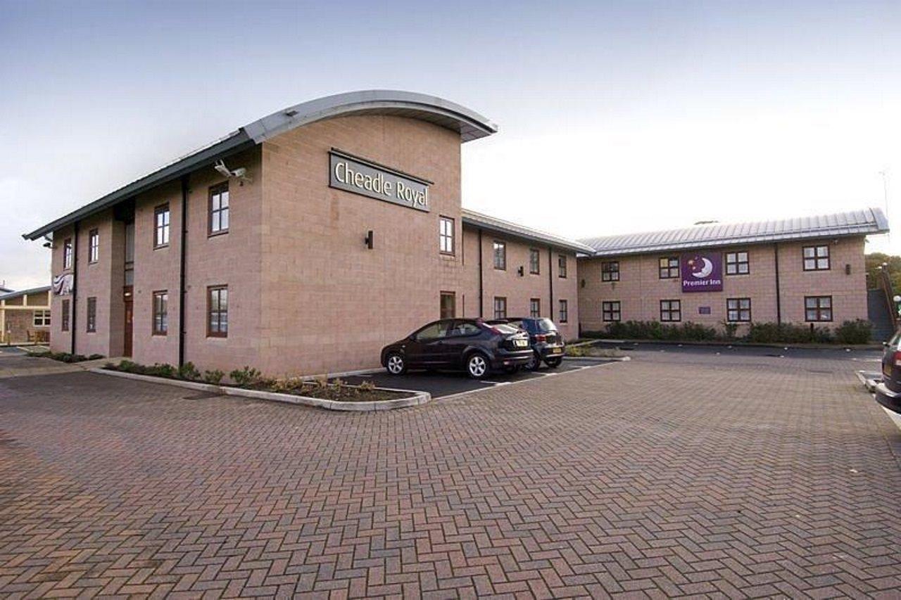 Premier Inn Manchester Cheadle  Extérieur photo