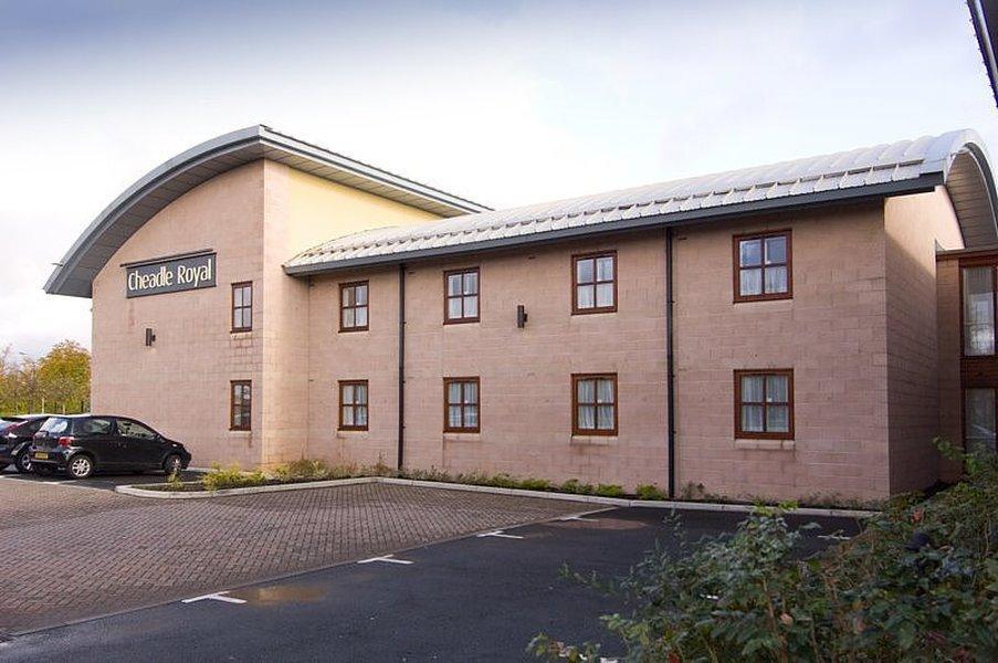 Premier Inn Manchester Cheadle  Extérieur photo