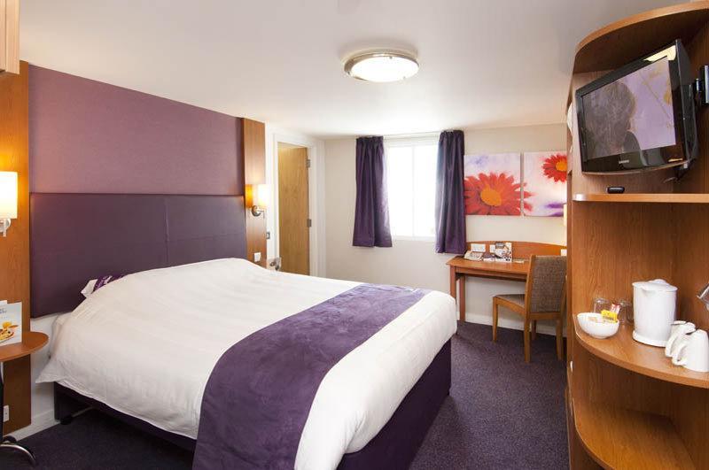 Premier Inn Manchester Cheadle  Extérieur photo