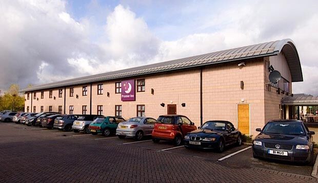 Premier Inn Manchester Cheadle  Extérieur photo